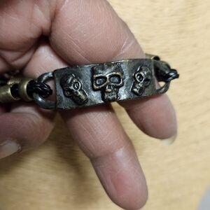 Vintage Unisex Goth-Style Raised Skull Design Bracelet